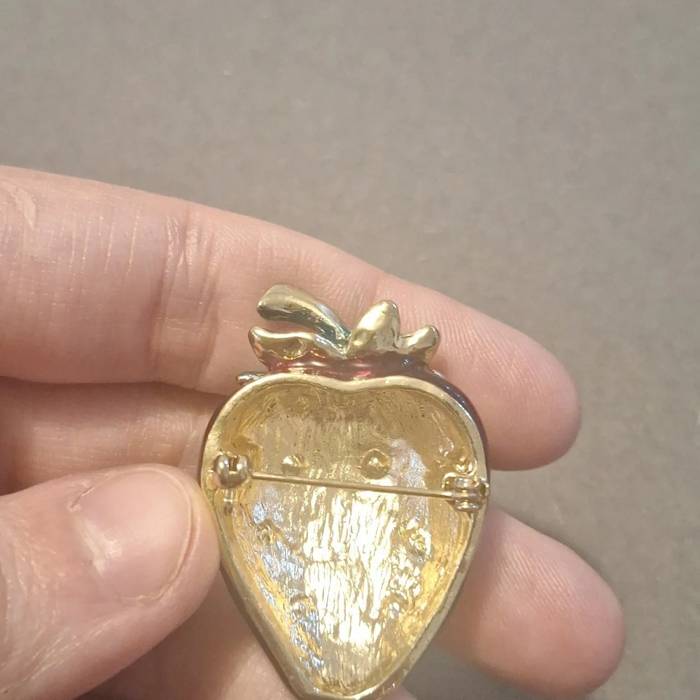 Elegant Red and Green Strawberry Brooch - Picture 3 of 3